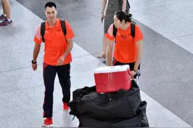 朱婷恋爱了？赛场亲密动作+摸头杀，绯闻男友符合她的所有条件图片