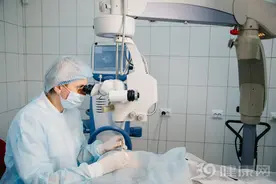 眼睛不舒服赶紧看医生！眼科医生提醒：“眼癌”会让人突然失明图片
