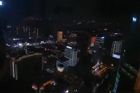 南昌绿地中心303观光厅，江西第一高楼，俯瞰整个城市的夜景图片