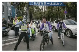 这个“护学岗”有一队飒爽女骑图片