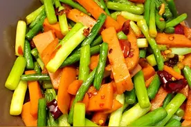 蒜苔炒火腿怎么炒？蒜苔炒火腿的做法图片