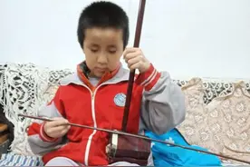 点滴记录儿子成长，亲子教育之六。儿子与二胡结缘图片