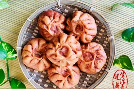 小雪后，早餐不吃馒头，1把木耳加些食材蒸包子，心情愉悦过严冬图片