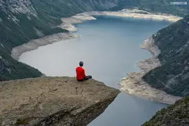 挪威最美自然奇观，藏在惊险峡湾之上，想去要徒步往返22公里山路图片