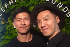 王贤志晒婚照庆祝结婚五年，丈夫已融入家中，同性婚姻获家人支持图片