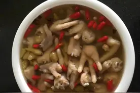 酸甜辣香糯的泡椒鸡爪图片