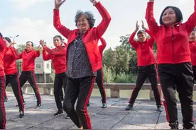 58岁程女士哭诉：一时的享受，却毁了原本幸福的家庭图片