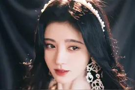 眉形选对颜值翻倍，鞠婧祎的雾感野生眉才是复古画报女孩的标配图片