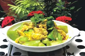 夏日吃四瓜：丝瓜、黄瓜、苦瓜、西瓜图片