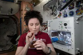 宇航员在太空如何生活？女航天员又要如何保护自己的隐私呢？图片
