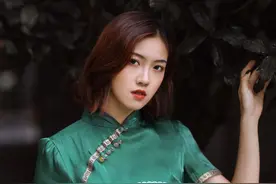 中年女士拍摄旗袍写真照，7个简单的姿势学起来，既显气质又优雅图片