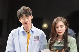 杨幂陪魏大勋拍戏，《涩女郎》剧组全体帮隐瞒，李易峰惨被拖下水图片