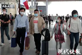 坐着高铁看中国｜江苏援鄂医护回武汉，生死之交落泪相拥图片