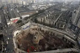 河南最牛钉子户，88亿拆迁款都不肯搬迁，这座老房子“贵”在哪？图片