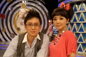 方琼17岁儿子长好快，比妈高一个头长相清秀，不喊妈直呼王京女士图片