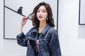 20年新款短款流行女装，显白又不失女人味图片