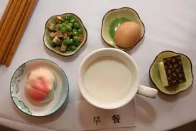我生孩子后变胖遭老公嫌弃而离婚，一年后不期而遇，他愣住了图片