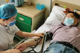 糖尿病16年，血糖高了才打胰岛素，56岁大叔几近失明图片