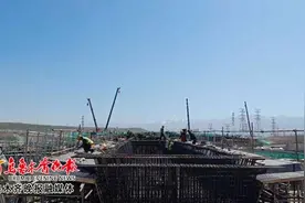 抢抓施工黄金期，河马泉新区加快基础设施建设图片