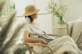 经典白T，为什么你总穿不对？正确的“穿搭要点”在此，细品图片