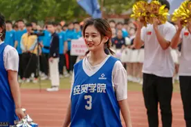 山东管理学院：超燃的运动会，超帅的你，超像赵丽颖的小姐姐要火图片