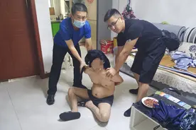 猖狂大盗骑摩托车走到哪偷到哪，咱临沂便衣民警一直追到了威海图片