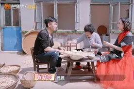 程莉莎戴8000元围巾回乡下，嫌弃吃大葱，婆婆：给你买新筷子图片