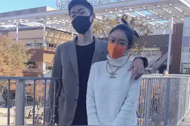 和我的大学生儿子拍个照图片