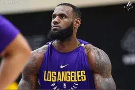 把球衣穿成紧身衣！魔兽肌肉如气球般饱满，锡安肌肉像是P出来的图片