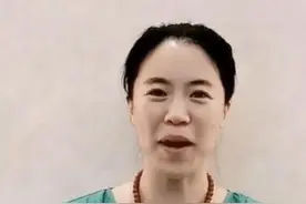 奥运冠军王楠罕露面，仅41岁就发福明显，把连衣裙穿成“手术服”图片