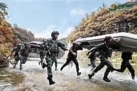 组图｜武警贵阳支队特战队员水陆两栖激战“暴恐分子”图片