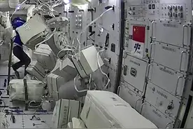 空间站货舱装满包裹，束缚带绝不能用啥颜色？神舟十三乘组将体验图片