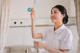 集尿袋内尿液如何收集？小问题难倒一群人，你们是怎么做的？图片