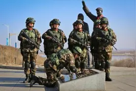 中巴边境，两国兵力日常：联合巡逻、掰手腕、聚餐图片