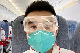 时隔9年！王皓随国乒后援团抵达东京，以新身份与奥运重逢图片