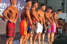以瘦为美已经过去，130斤刘太阳赛场上抢风头，比选手还有看头图片