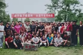 跟党走 · 庆祝建党百年系列报道⑯ | 废墟上的新姓氏——唐山地震孤儿的人生经历图片