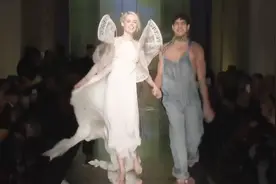 深得超级品牌的宠爱 戏精超模 可可·罗恰Coco Rocha！视频封面