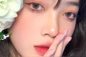 住手！别再这样戴美瞳了，会瞎的图片