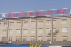 手术一年半后大腿肿痛流脓，江苏男子体内取出大团“纱布”，涉事医院曾多次被告上法庭图片