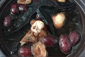 秋天煲个灵芝猪脚汤，满满骨胶原，营养美味人人爱⋯图片