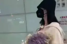 谢娜二胎后首露面！穿宽松卫衣难掩臃肿身材，疑正式复出录制节目图片