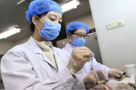 处理男病人隐私时，女护士会觉得难为情吗？医护人员说出实情图片