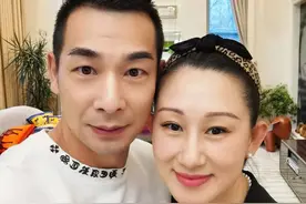 明星豪宅大对比，赵文卓豪宅大地种参天大树，张智霖租房到买房图片