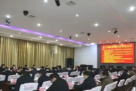 岳阳县政府常务会议就荣家湾至岳阳客运班线公交化改造进行专题研究图片