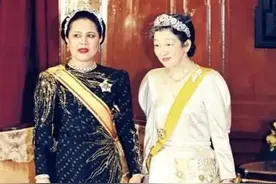 2大婆婆拉低王室颜值：一个眯眯眼一个香肠唇，儿媳再漂亮也无用图片