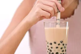 很多人爱喝的“网红茶饮”出事了！多家店被查，或对肝脏造成伤害图片