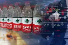 大自然的"印钞机"！农夫山泉创始人钟睒睒身家称霸亚洲，跻身全球富豪榜第八，紧追股神巴菲特图片
