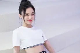 袁姗姗晒复工近照元气满满 穿短上衣搭运动背心腹肌凸显图片