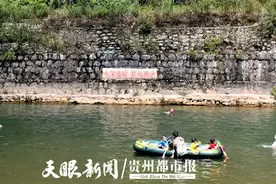 不惧危险，都匀大河野泳者众多 民警呼吁：请尽量到有安全保障的场所游泳图片